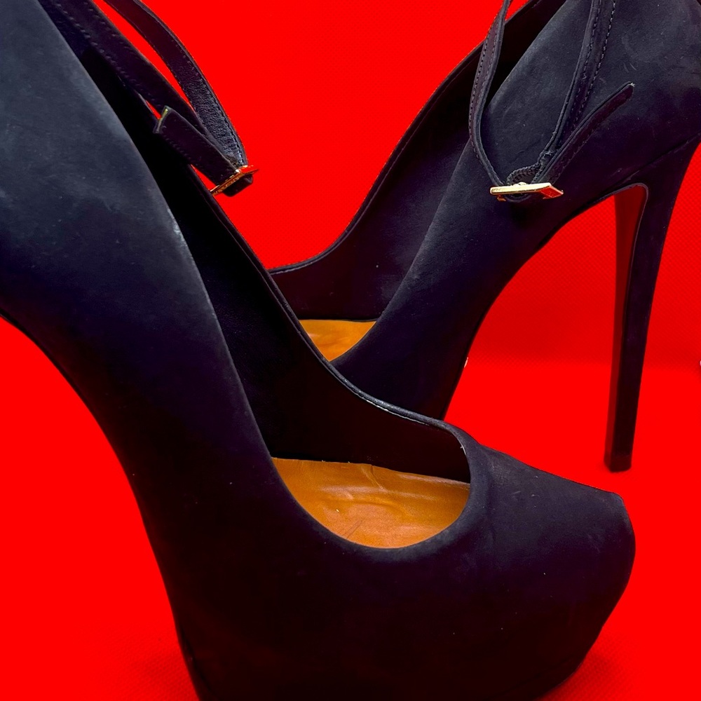 👠Step into Timeless Glamour with Schutz!👠